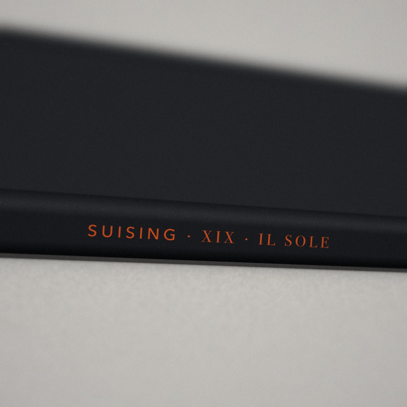 Suising XIX · IL SOLE 碳纖維匹克球拍 側邊護邊印字 SUISING · XIX · IL SOLE